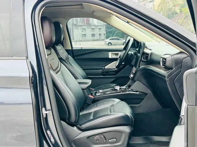 Ford Explorer — Фото автомобиля 14