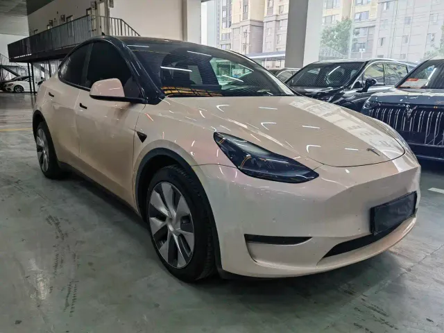 Tesla Model Y — Фото автомобиля 3