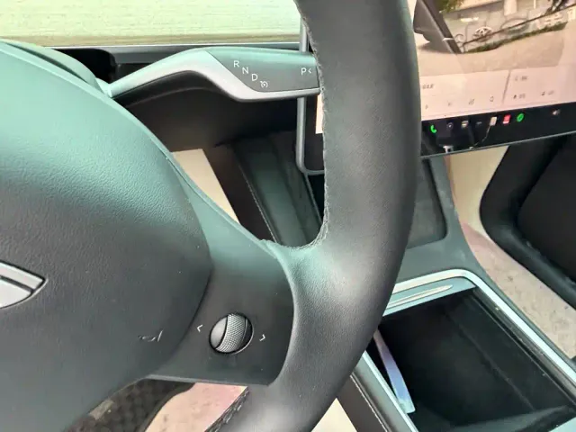 Tesla Model Y — Фото автомобиля 10