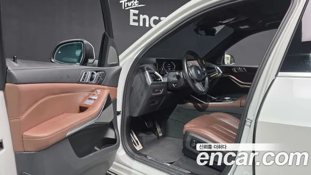 BMW X7 xDrive 40d M Sport 7 мест — Фото автомобиля 9