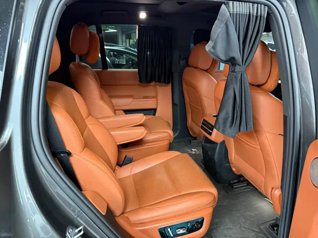 Li Auto L8 — Фото автомобиля 11