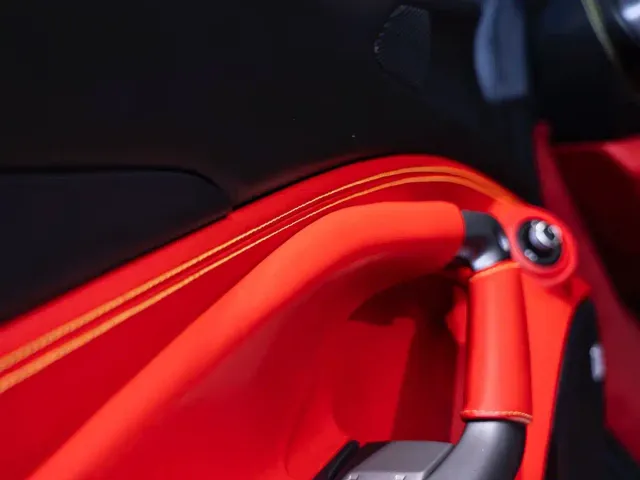 Ferrari F8 — Фото автомобиля 15