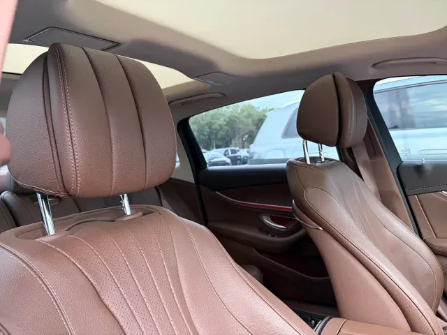 Mercedes-Benz E-Class — Фото автомобиля 15
