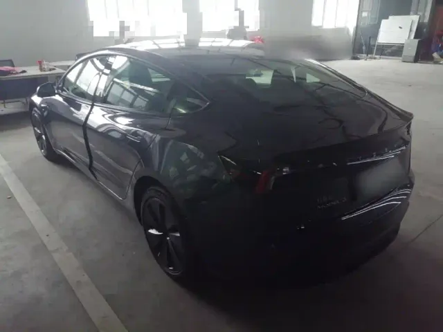 Tesla Model 3 — Фото автомобиля 4