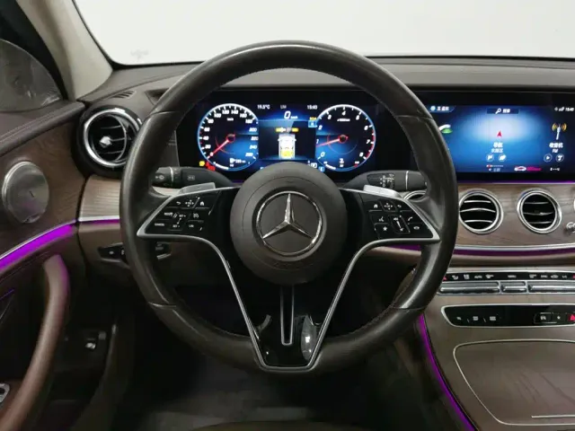 Mercedes-Benz E-Class — Фото автомобиля 11