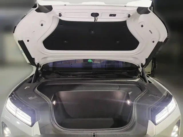 Nio ES8 — Фото автомобиля 3