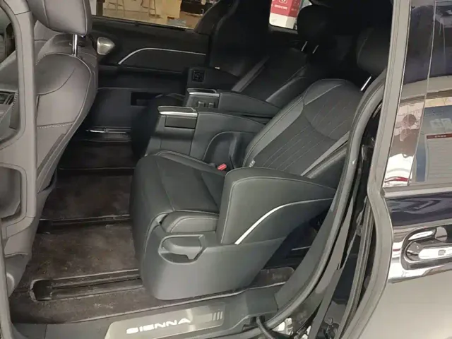 Toyota Sienna — Фото автомобиля 16