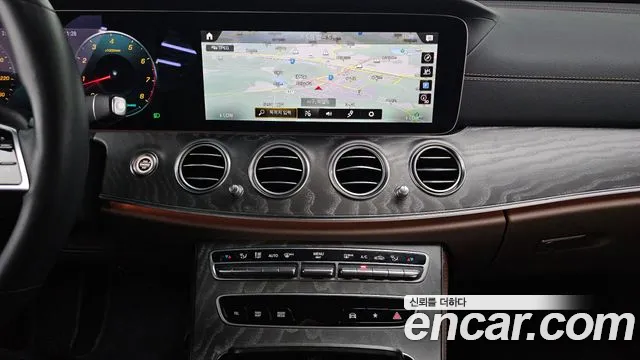 Mercedes-Benz E-Class E-класс W213 E350 4MATIC Exclusive — Фото автомобиля 12