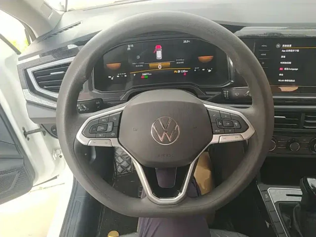 Volkswagen Lavida — Фото автомобиля 10