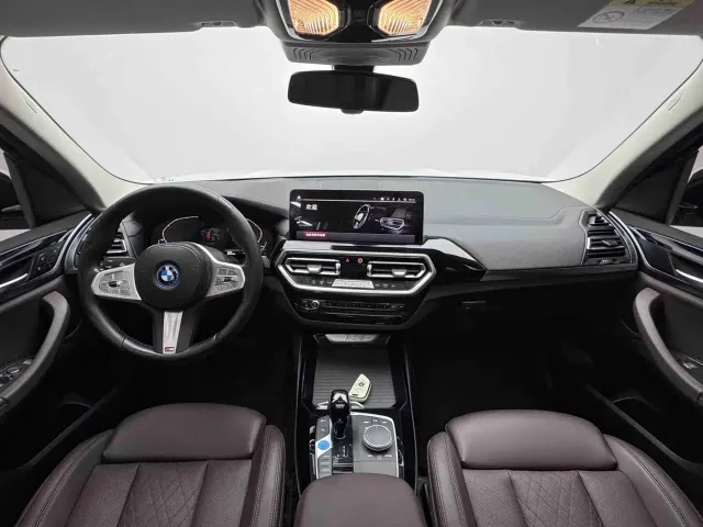 BMW iX3 — Фото автомобиля 10