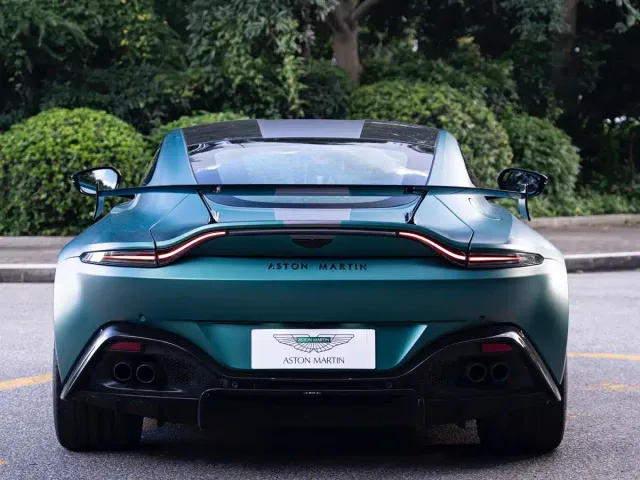 Aston Martin V8 Vantage — Фото автомобиля 9