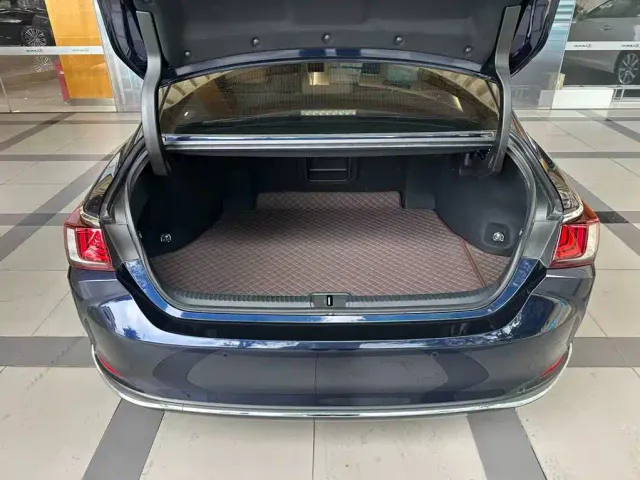 Lexus ES — Фото автомобиля 9