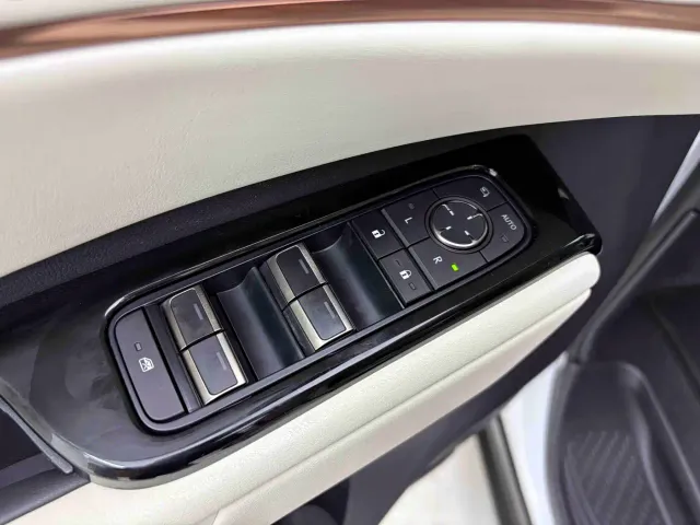 Lexus LM — Фото автомобиля 23