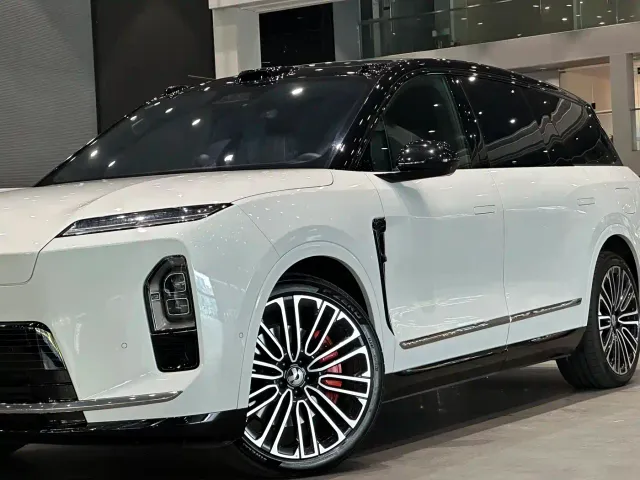 Nio ES8 — Фото автомобиля 5