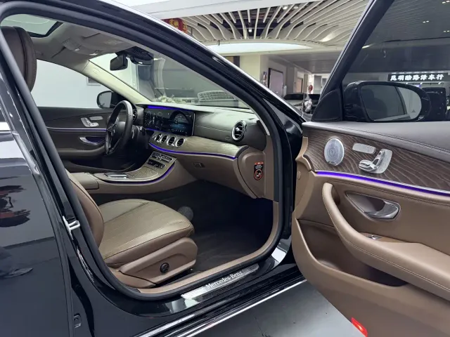 Mercedes-Benz E-Class — Фото автомобиля 23