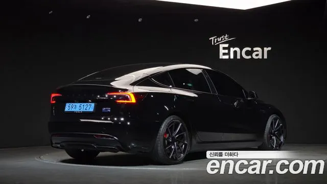 Tesla Model 3 — Фото автомобиля 2