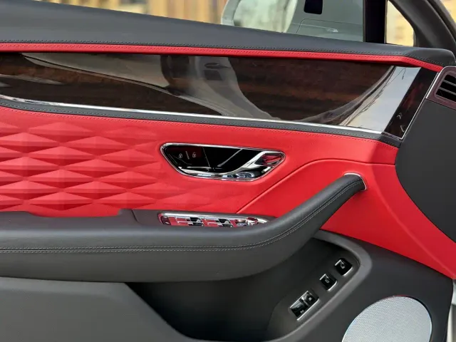 Bentley Flying Spur — Фото автомобиля 13