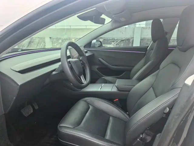 Tesla Model 3 — Фото автомобиля 9