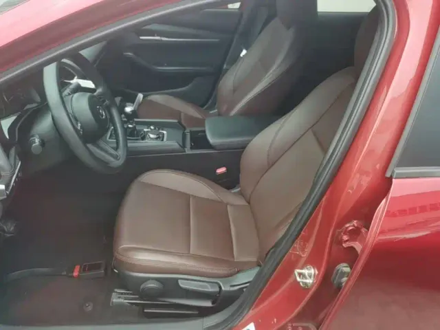 Mazda Axela — Фото автомобиля 10
