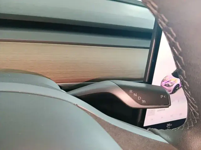 Tesla Model 3 — Фото автомобиля 13