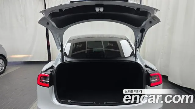 Tesla Model 3 — Фото автомобиля 19