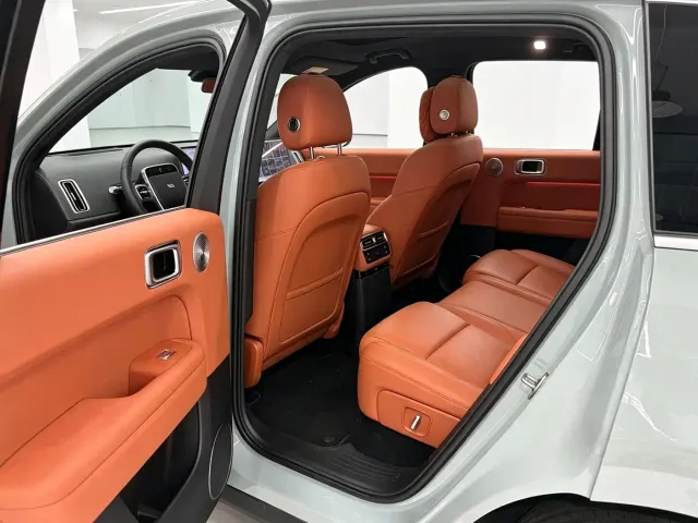 Li Auto L6 — Фото автомобиля 6