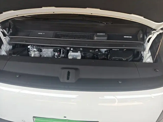 Li Auto MEGA — Фото автомобиля 19