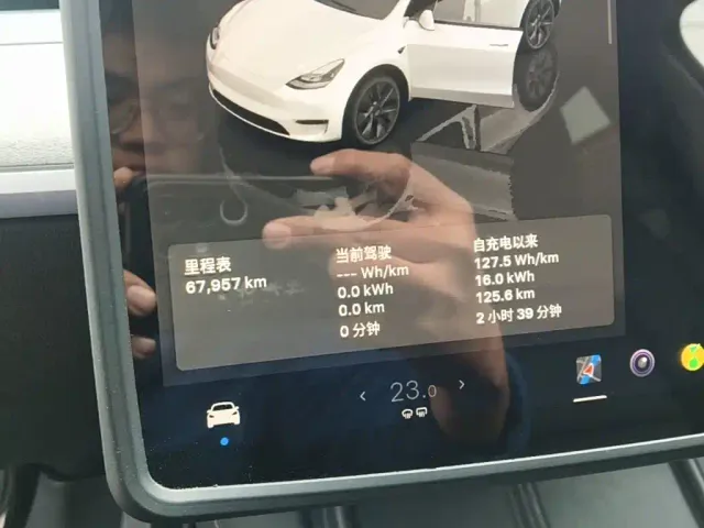 Tesla Model Y — Фото автомобиля 11
