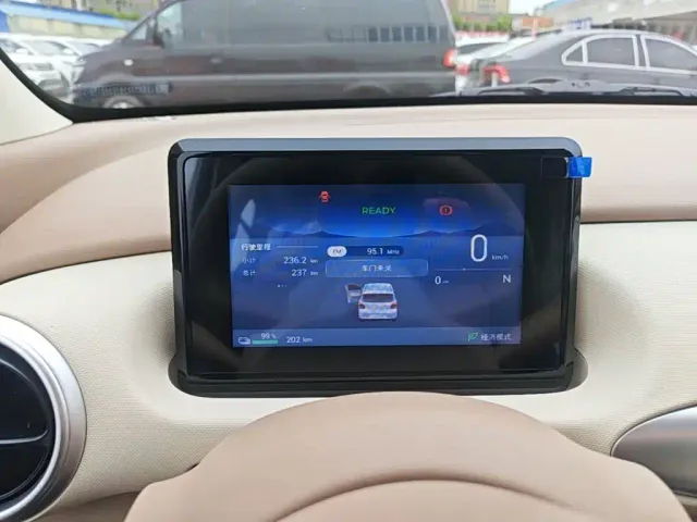 Wuling Hongguang Mini EV — Фото автомобиля 11