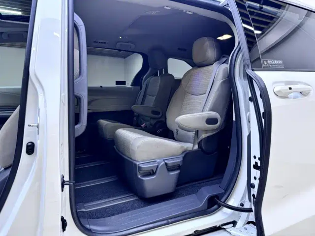 Toyota Sienna — Фото автомобиля 13