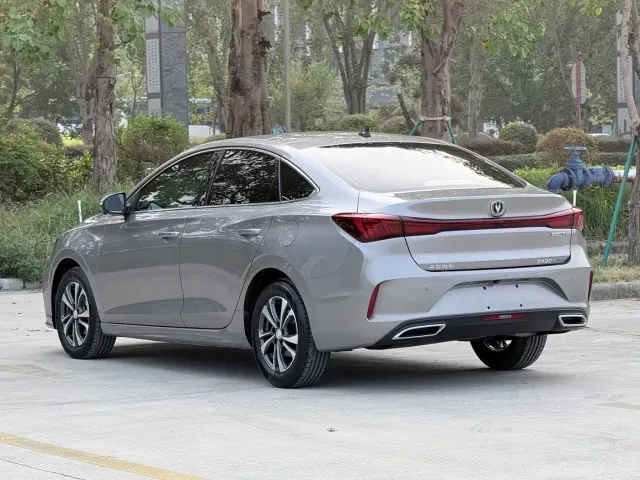 Changan Eado — Фото автомобиля 7
