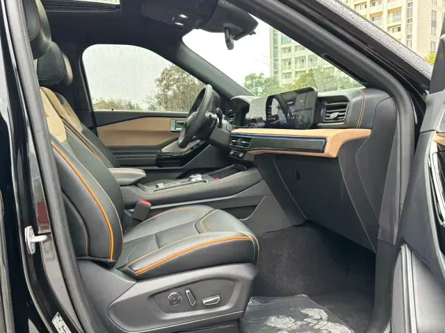 Ford Explorer — Фото автомобиля 16