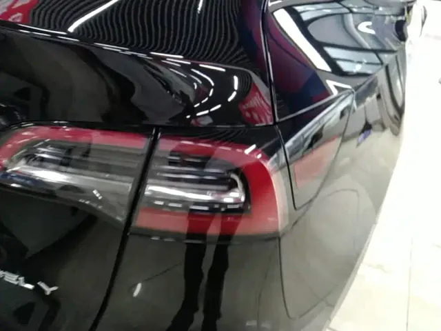 Tesla Model Y — Фото автомобиля 7