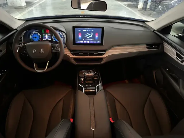 Hongqi E-QM5 — Фото автомобиля 17