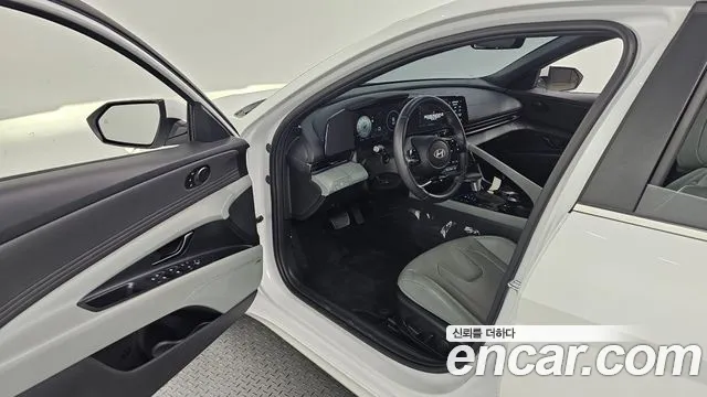 Hyundai Avante CN7 — Фото автомобиля 16