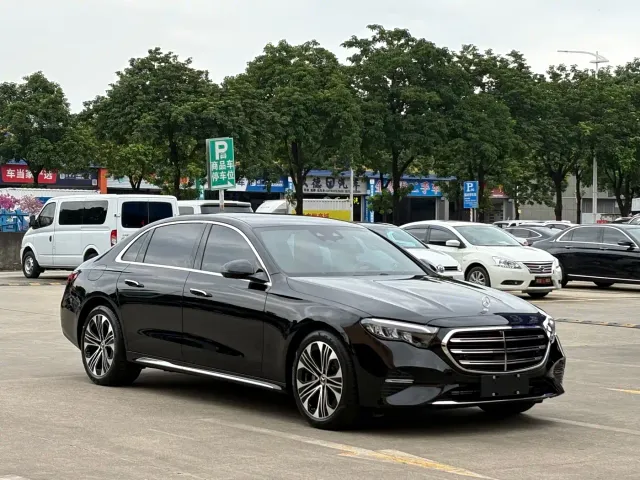 Mercedes-Benz E-Class — Фото автомобиля 3