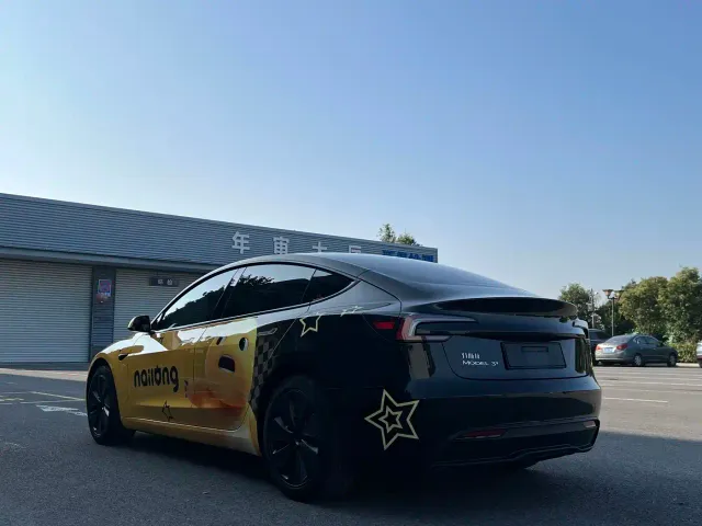 Tesla Model 3 — Фото автомобиля 11