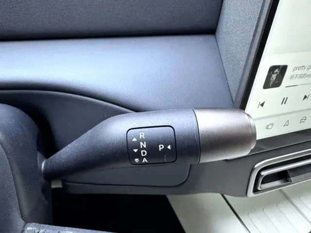 Li Auto MEGA — Фото автомобиля 15