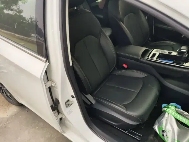 Roewe i6 MAX EV — Фото автомобиля 24