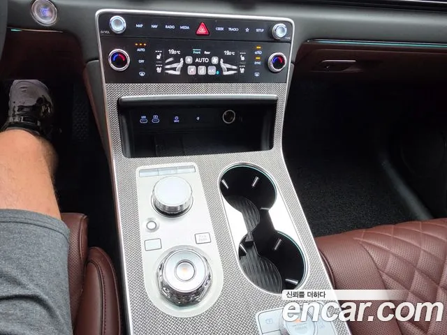 Genesis GV80 2.5T Бензин AWD — Фото автомобиля 12