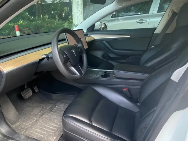 Tesla Model 3 — Фото автомобиля 5