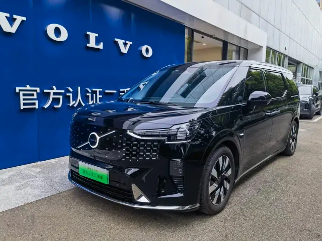 Фотография автомобиля — Volvo EM90