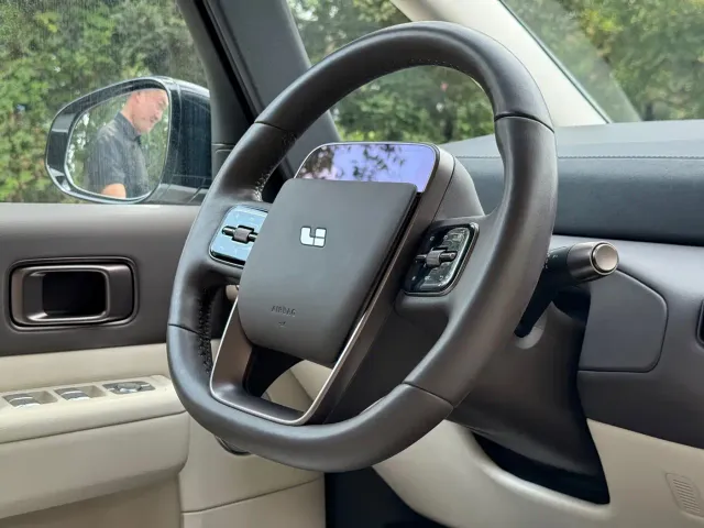 Li Auto MEGA — Фото автомобиля 14
