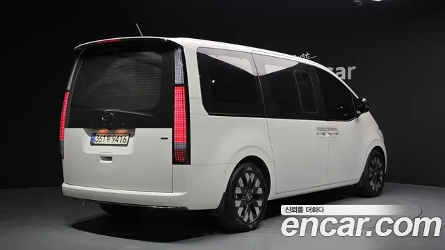 Hyundai Staria Staria 4WD Lounge 9 мест — Фото автомобиля 2