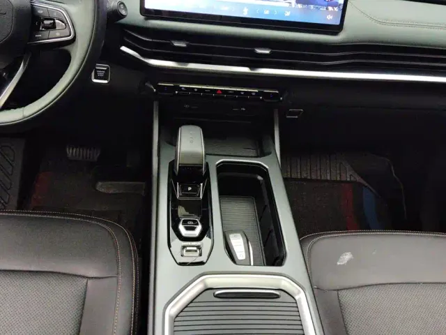 Geely Haoyue L — Фото автомобиля 15