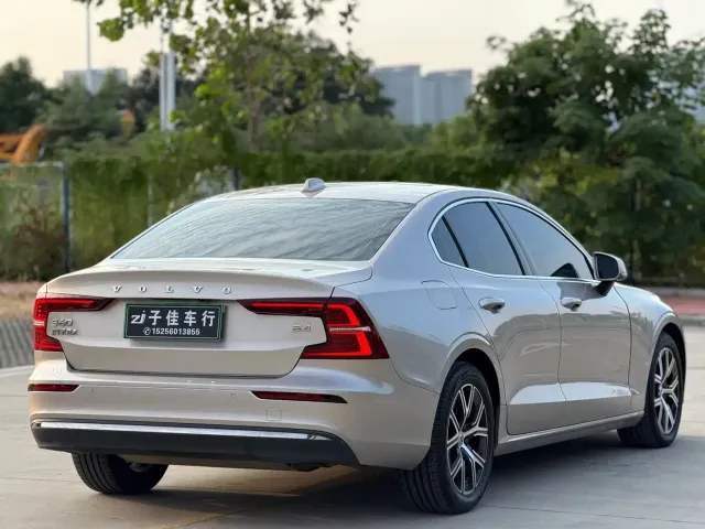 Volvo S60 — Фото автомобиля 6