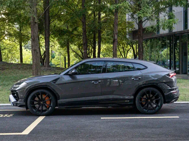 Lamborghini Urus — Фото автомобиля 4