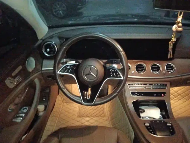 Mercedes-Benz E-Class — Фото автомобиля 11