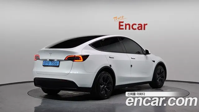Tesla Model Y — Фото автомобиля 2