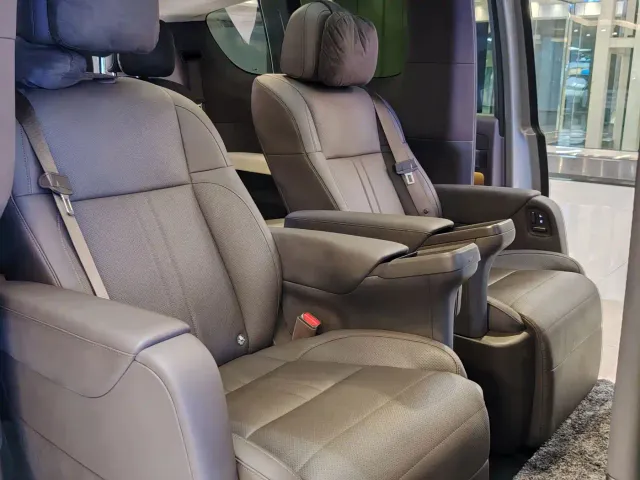 Li Auto MEGA — Фото автомобиля 20